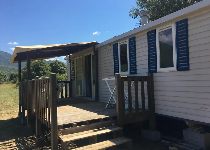 Proche Du Pont Genois *